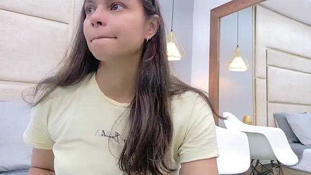 Snapshot of Ashley_HotGirl chatting on December 2025 04:02:01 PM Ashley HotGirl online show from December 2025 04:02:01 PM