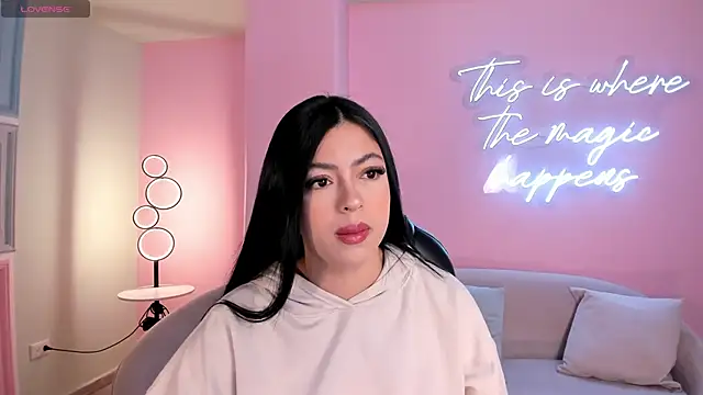 Snapshot of NataliaGaret chatting on December 2025 02:06:01 AM NataliaGaret online show from December 2025 02:06:01 AM