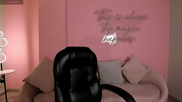 Snapshot of NataliaGaret chatting on December 2025 01:45:02 AM NataliaGaret online show from December 2025 01:45:02 AM