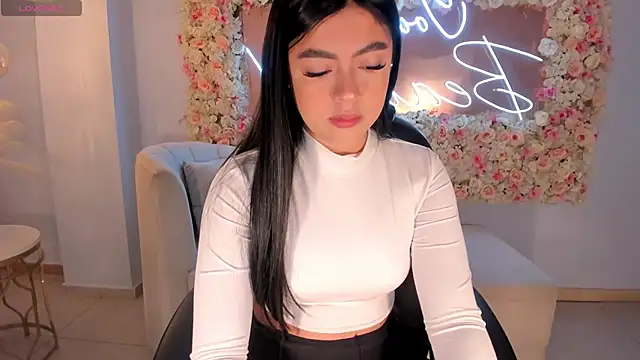 Snapshot of NataliaGaret chatting on January 2026 11:21:01 PM NataliaGaret online show from January 2026 11:21:01 PM