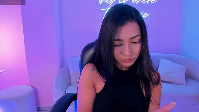 Snapshot of AyshelBrown chatting on October 2025 04:45:01 AM AyshelBrown online show from October 2025 04:45:01 AM