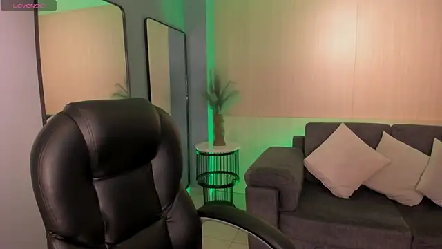 Snapshot of AyshelBrown chatting on November 2025 03:49:02 AM AyshelBrown online show from November 2025 03:49:02 AM