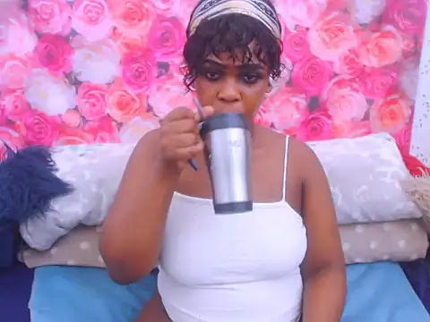 Snapshot of MiniMinaj chatting on November 2025 08:15:01 AM MiniMinaj online show from November 2025 08:15:01 AM