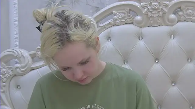 EllieFrosty  online show from June 2026 11:40:01 PM