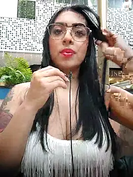 Snapshot of Linda_Saenz_ chatting on November 2025 08:40:01 PM Linda Saenz online show from November 2025 08:40:01 PM