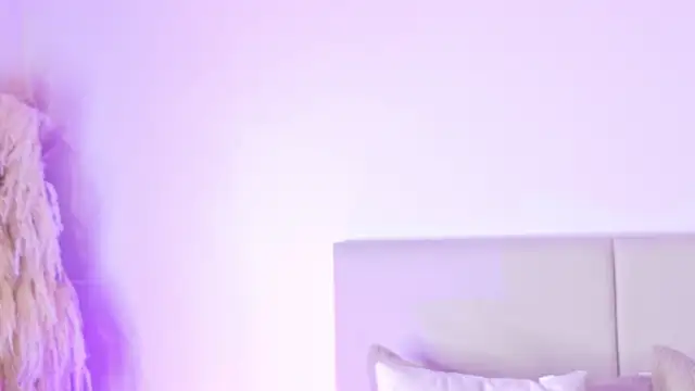 Bella-taylorr online show from September 2025 01:46:01 PM