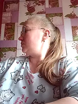 Snapshot of Kiss_Eva chatting on April 2026 04:05:01 PM Kiss Eva online show from April 2026 04:05:01 PM