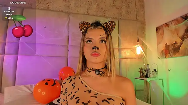 Snapshot of Mily_Vermont chatting on October 2025 09:05:02 PM Mily Vermont online show from October 2025 09:05:02 PM