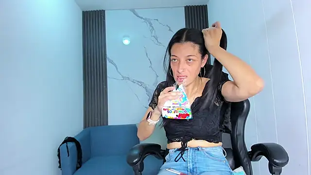 Snapshot of ShaunaDream chatting on September 2025 02:37:02 AM ShaunaDream online show from September 2025 02:37:02 AM