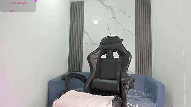 Snapshot of ShaunaDream chatting on October 2025 03:13:02 AM ShaunaDream online show from October 2025 03:13:02 AM