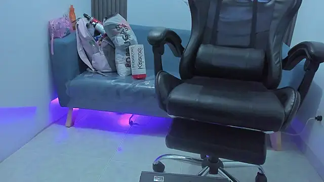 Snapshot of ShaunaDream chatting on October 2025 03:49:01 AM ShaunaDream online show from October 2025 03:49:01 AM