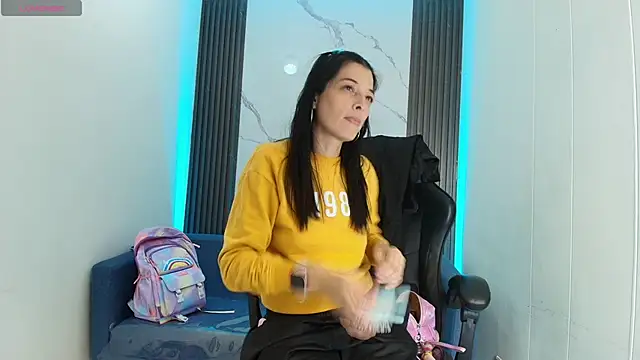 Snapshot of ShaunaDream chatting on October 2025 05:10:02 AM ShaunaDream online show from October 2025 05:10:02 AM