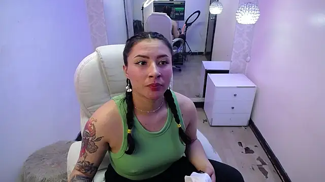 Snapshot of nicolee_8 chatting on September 2025 04:03:01 AM nicolee 8 online show from September 2025 04:03:01 AM