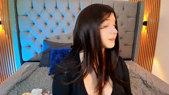 Suxan White  online show from March 2026 12:11:01 PM