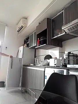 Danielaeliana online show from November 2025 12:18:01 PM