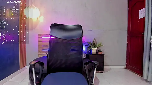 Daiisy kiss online show from November 2025 07:24:01 PM