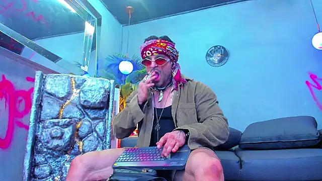 Snapshot of dennis_cox1 chatting on September 2025 02:46:02 AM dennis cox1 online show from September 2025 02:46:02 AM