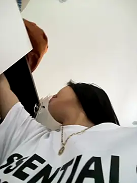 Miumieu online show from November 2025 04:00:01 AM