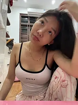 Miumieu online show from November 2025 01:32:02 PM