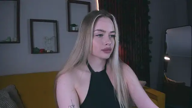 Snapshot of AvroraGoldie chatting on November 2025 10:29:01 AM AvroraGoldie online show from November 2025 10:29:01 AM