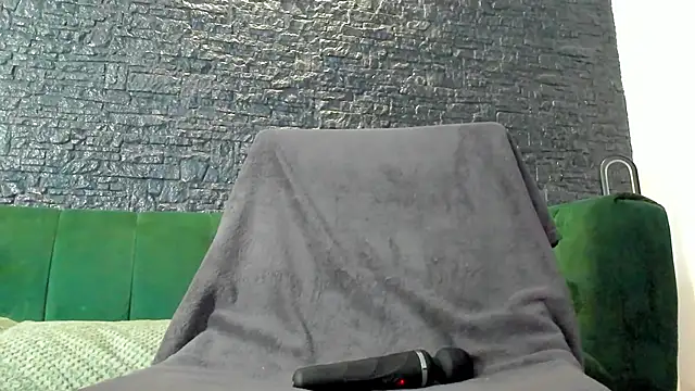 Snapshot of AnneSins chatting on October 2025 07:00:01 PM AnneSins online show from October 2025 07:00:01 PM