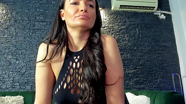 Snapshot of AnneSins chatting on October 2025 05:56:02 PM AnneSins online show from October 2025 05:56:02 PM