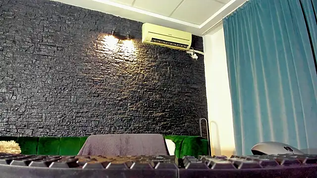 Snapshot of AnneSins chatting on October 2025 05:46:02 PM AnneSins online show from October 2025 05:46:02 PM