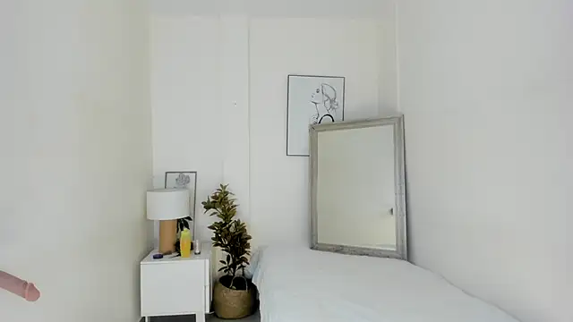 Snapshot of emy_barnert chatting on December 2025 12:32:02 PM emy barnert online show from December 2025 12:32:02 PM