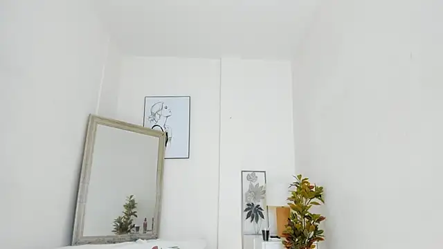 Snapshot of emy_barnert chatting on December 2025 12:32:01 PM emy barnert online show from December 2025 12:32:01 PM