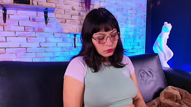 kitty malach online show from April 2026 04:06:02 AM