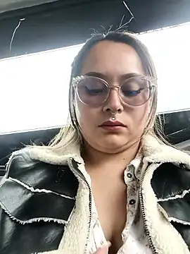 Snapshot of Eiimy_pretty chatting on December 2025 07:21:02 PM Eiimy pretty online show from December 2025 07:21:02 PM