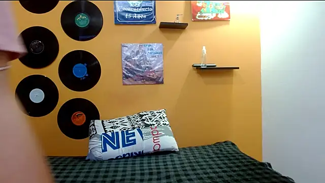 skinnyverus18 online show from October 2025 06:28:02 PM