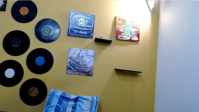 skinnyverus18 online show from February 2026 07:11:01 PM