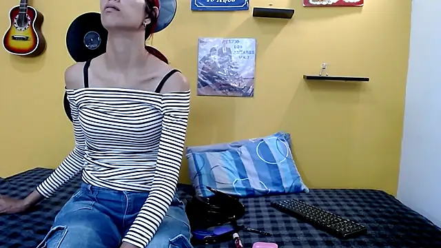 skinnyverus18 online show from March 2026 07:05:01 PM