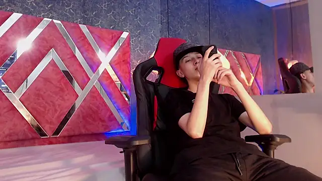 Snapshot of ArthurCox chatting on September 2025 11:37:02 PM ArthurCox online show from September 2025 11:37:02 PM