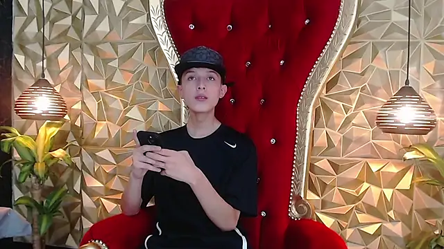 Snapshot of ArthurCox chatting on September 2025 11:38:02 PM ArthurCox online show from September 2025 11:38:02 PM