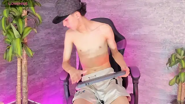 Snapshot of ArthurCox chatting on September 2025 05:47:02 PM ArthurCox online show from September 2025 05:47:02 PM