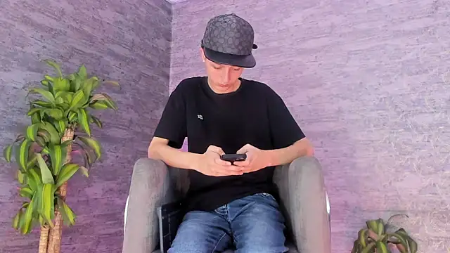 Snapshot of ArthurCox chatting on September 2025 05:47:02 PM ArthurCox online show from September 2025 05:47:02 PM