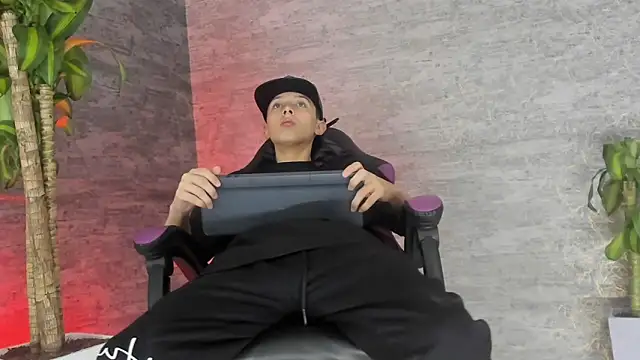 Snapshot of ArthurCox chatting on September 2025 05:36:02 PM ArthurCox online show from September 2025 05:36:02 PM