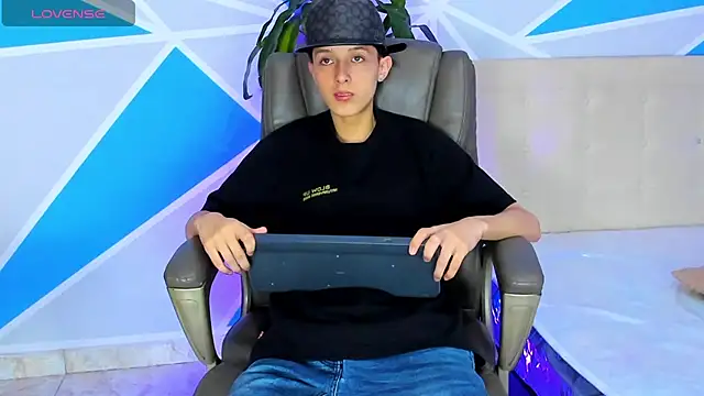 Snapshot of ArthurCox chatting on September 2025 06:10:01 PM ArthurCox online show from September 2025 06:10:01 PM