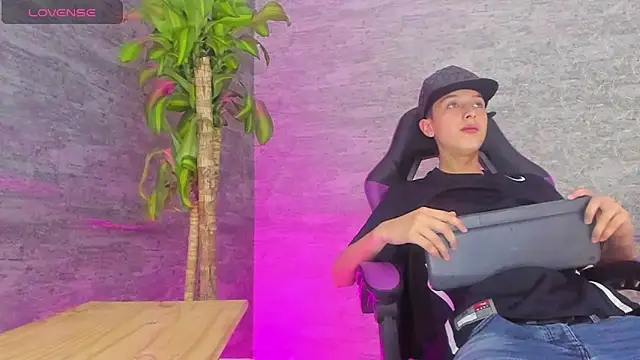 Snapshot of ArthurCox chatting on September 2025 05:38:01 PM ArthurCox online show from September 2025 05:38:01 PM