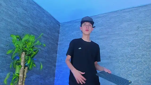 Snapshot of ArthurCox chatting on September 2025 05:27:01 PM ArthurCox online show from September 2025 05:27:01 PM