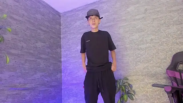 Snapshot of ArthurCox chatting on September 2025 05:29:02 PM ArthurCox online show from September 2025 05:29:02 PM