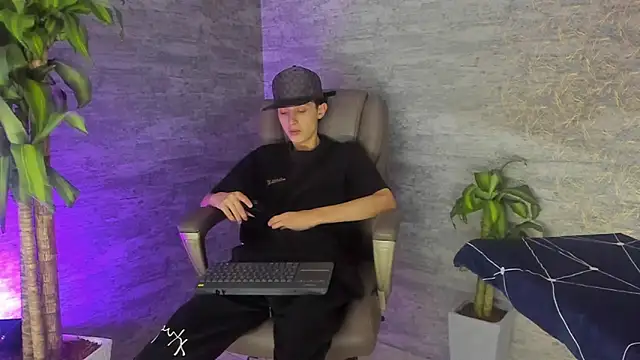 Snapshot of ArthurCox chatting on October 2025 05:21:02 PM ArthurCox online show from October 2025 05:21:02 PM