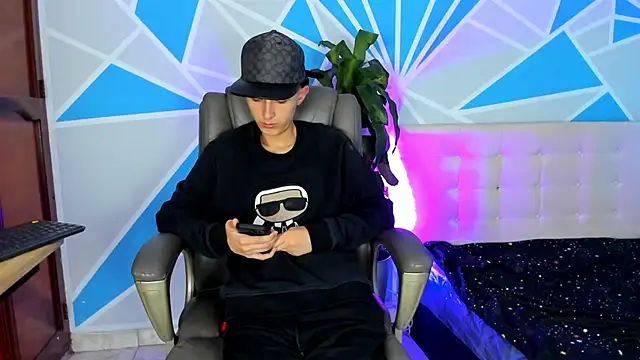 Snapshot of ArthurCox chatting on October 2025 05:45:01 PM ArthurCox online show from October 2025 05:45:01 PM