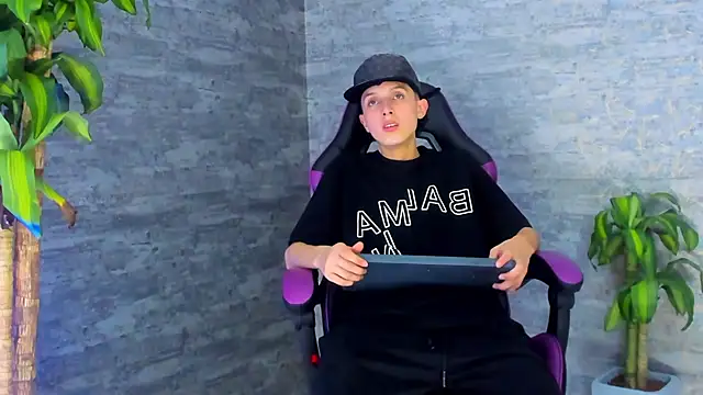 Snapshot of ArthurCox chatting on October 2025 05:24:02 PM ArthurCox online show from October 2025 05:24:02 PM