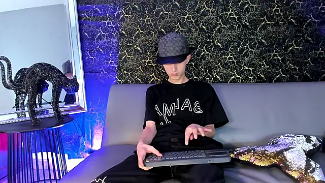 Snapshot of ArthurCox chatting on October 2025 05:48:02 PM ArthurCox online show from October 2025 05:48:02 PM