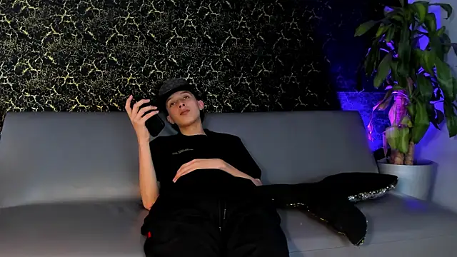 Snapshot of ArthurCox chatting on October 2025 05:35:02 PM ArthurCox online show from October 2025 05:35:02 PM