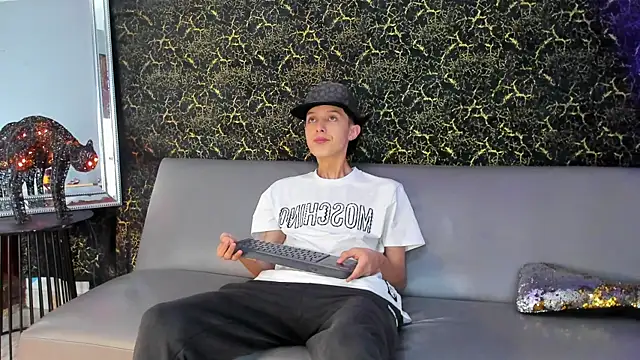 Snapshot of ArthurCox chatting on October 2025 05:57:02 PM ArthurCox online show from October 2025 05:57:02 PM