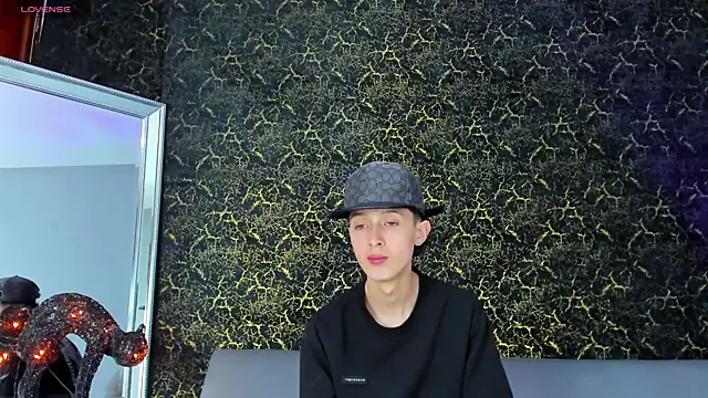 Snapshot of ArthurCox chatting on October 2025 05:34:02 PM ArthurCox online show from October 2025 05:34:02 PM